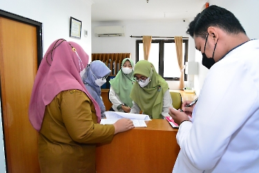 MONITORING DAN EVALUASI RS SYARIF HIDAYATULLAH OLEH DINKES TANGSEL