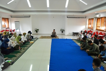 Pengajian Pegawai dengan Tema 